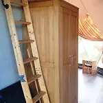 אוהל מפואר Podniebny Glamping בורסק