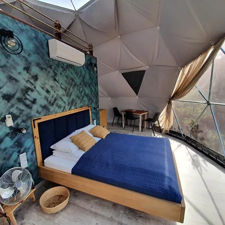 ラグジュアリーテント Podniebny Glamping ボルスク