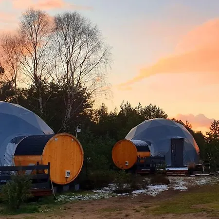 ラグジュアリーテント Podniebny Glamping ボルスク