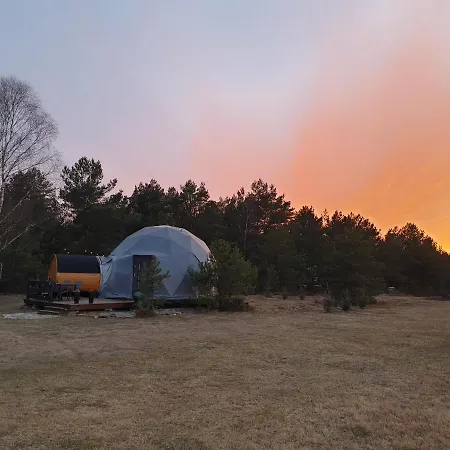 ラグジュアリーテント Podniebny Glamping ボルスク