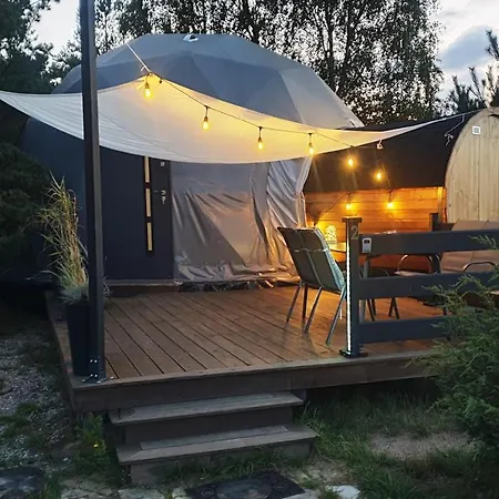 Podniebny Glamping ボルスク